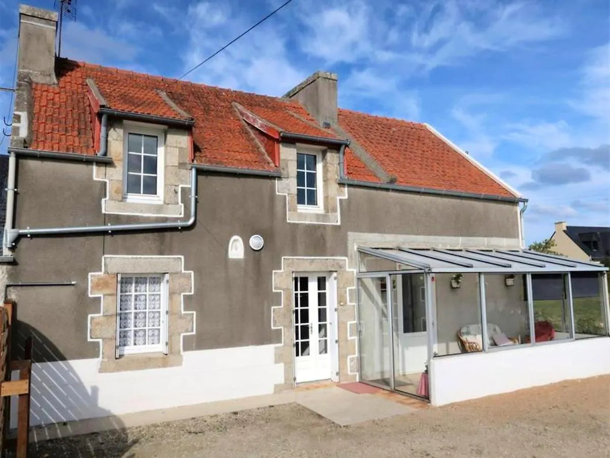 Holiday home Maison Cosy A Plouescat Avec Jardin Et Terrasse