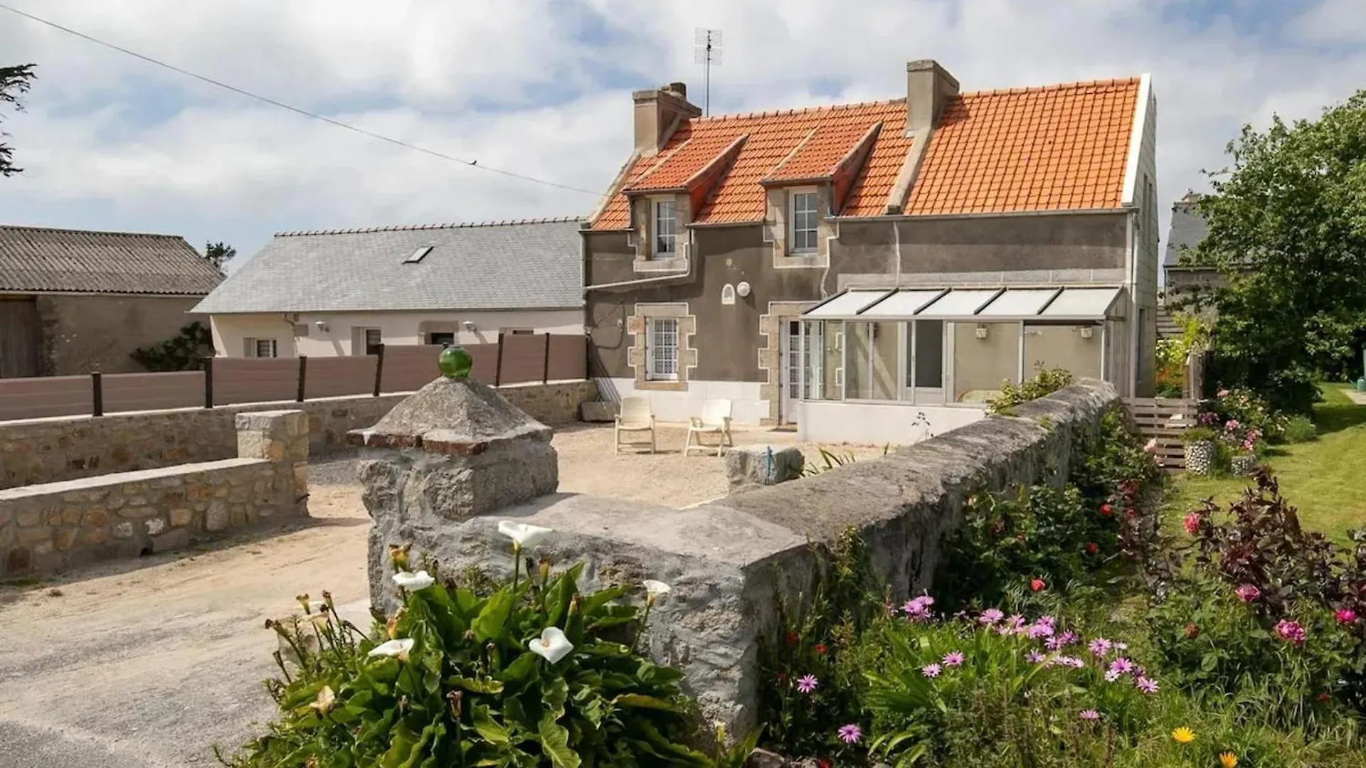 Holiday home Maison Cosy A Plouescat Avec Jardin Et Terrasse