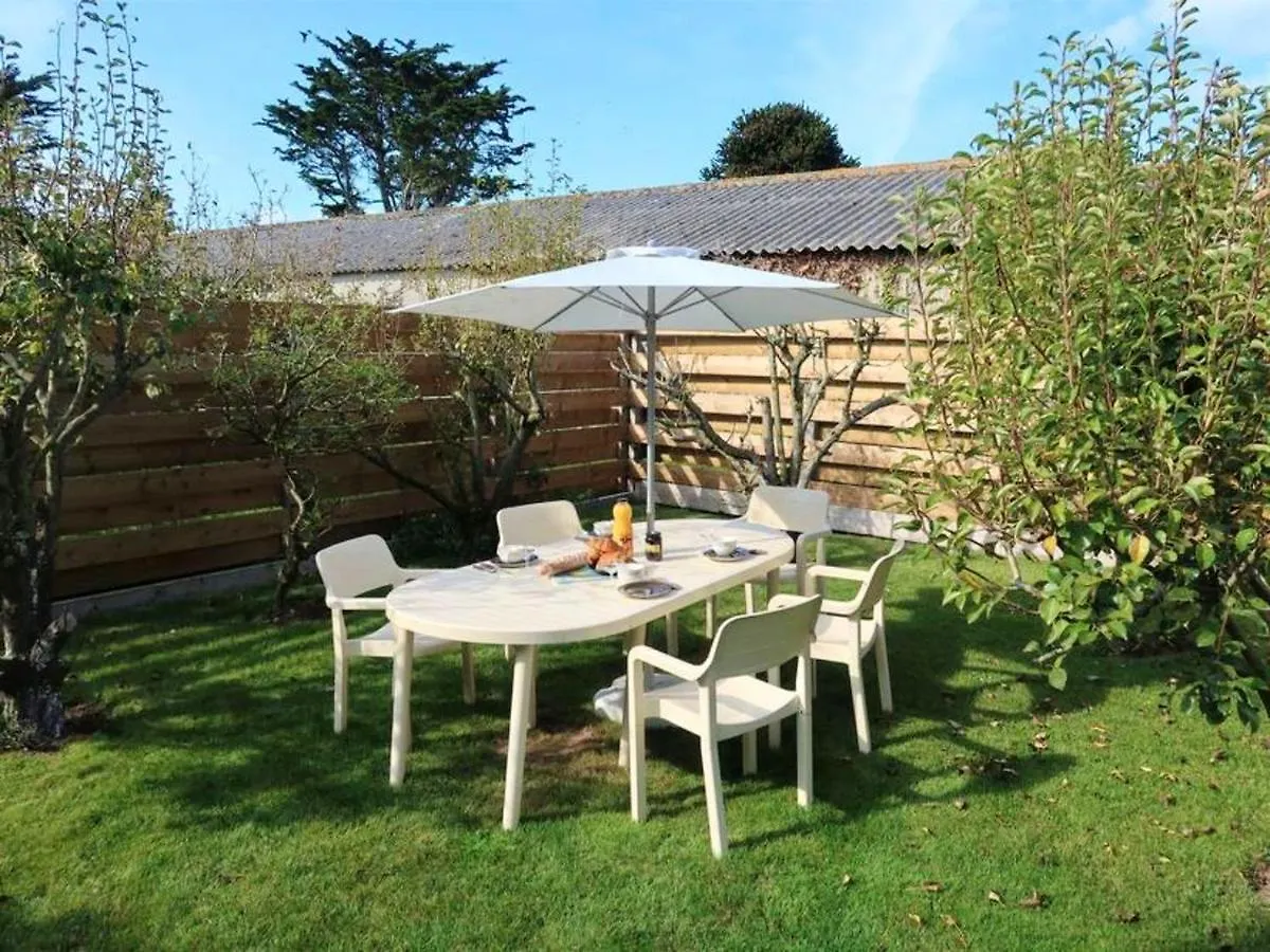 Holiday home Maison Cosy A Plouescat Avec Jardin Et Terrasse